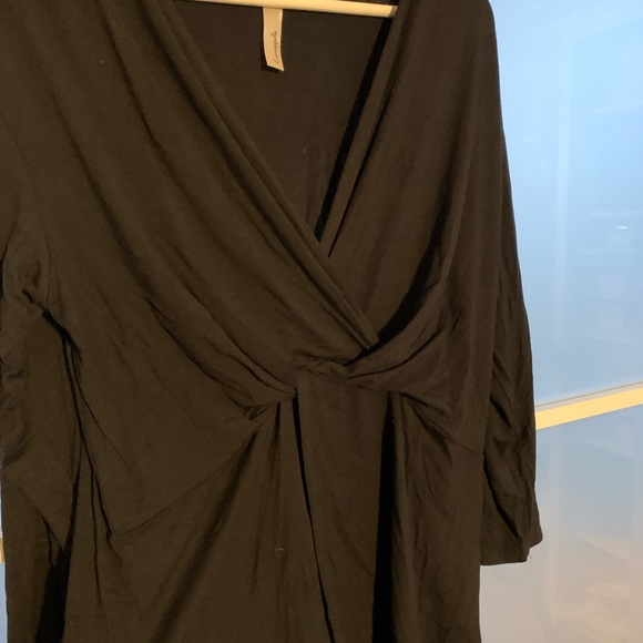 Large Black twist-front 3/4 sleeve tunic. Never worn. - Picture 3 of 3